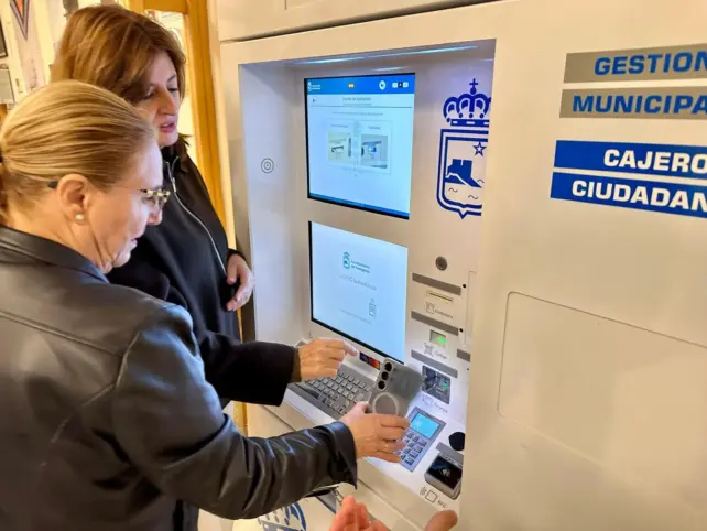 Gonzalez y Mula realizan gestiones en un cajero ciudadano