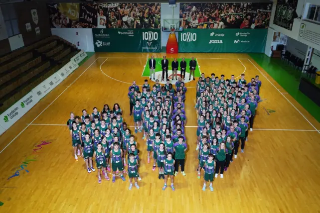 CANTERA UNICAJA FOTO DE FAMILIA