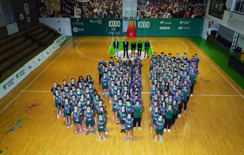 CANTERA UNICAJA FOTO DE FAMILIA