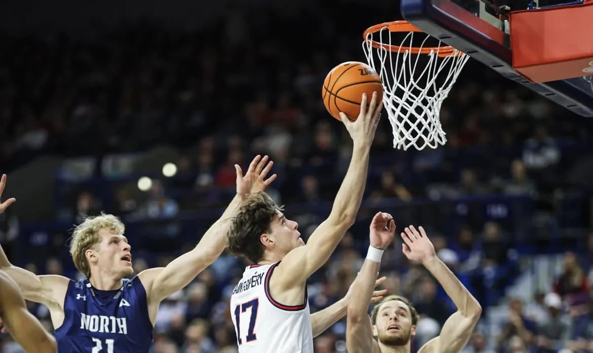 Saint-Supéry brilla: pleno de acierto y victoria contundente (109-58)