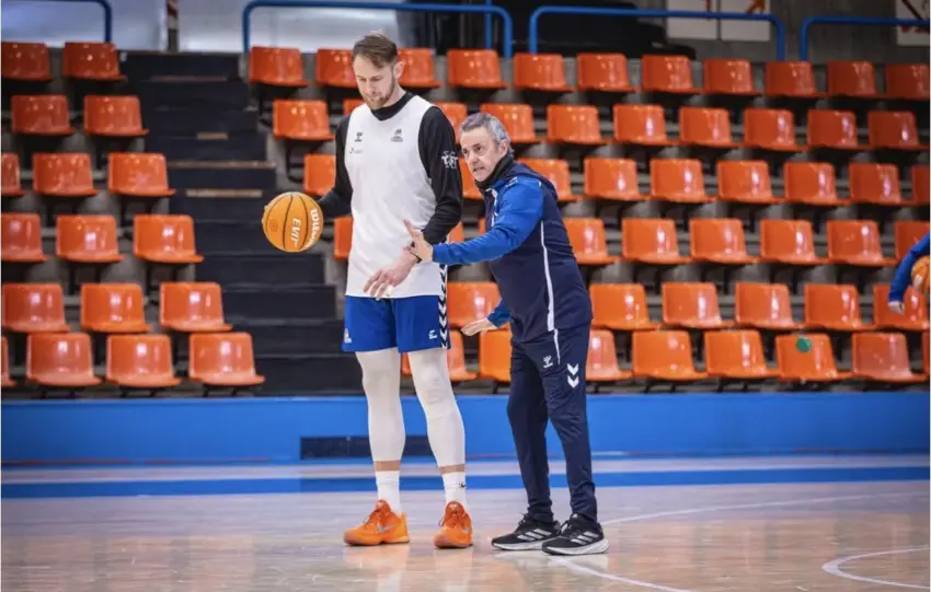 Fisac da mérito a Ibon Navarro: “Le admiro, aprecio y valoro muchísimo”