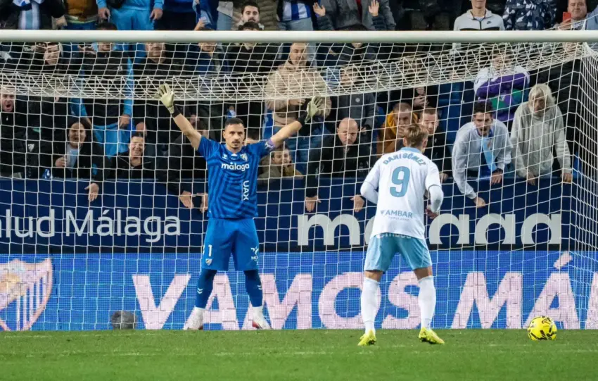 INDIGNACIÓN MALAGUISTA CON EL PENALTI DE RECIO ANTE EL ZARAGOZA