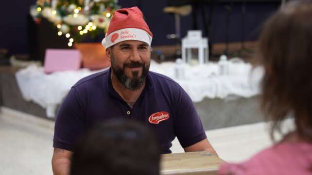 JUAN CUETO Conductor