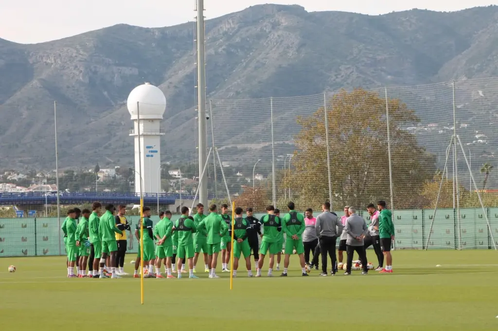 JUVENTUD DE TORREMOLINOS EN LA CIUDAD DEPORTIVA MCF