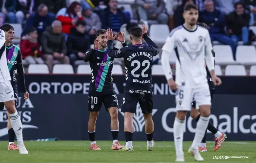 El Pizarrón: El Málaga pasa del control sin colmillo a la pegada