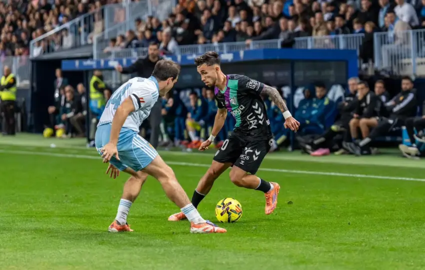 David Larrubia lidera el ranking de driblings en Segunda División y solo está por detrás de Lamine Yamal como regateador al máximo nivel europeo. || Foto: José Manuel