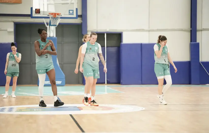 El CAB Estepona no aguanta el empuje final de Jairis y cede en casa