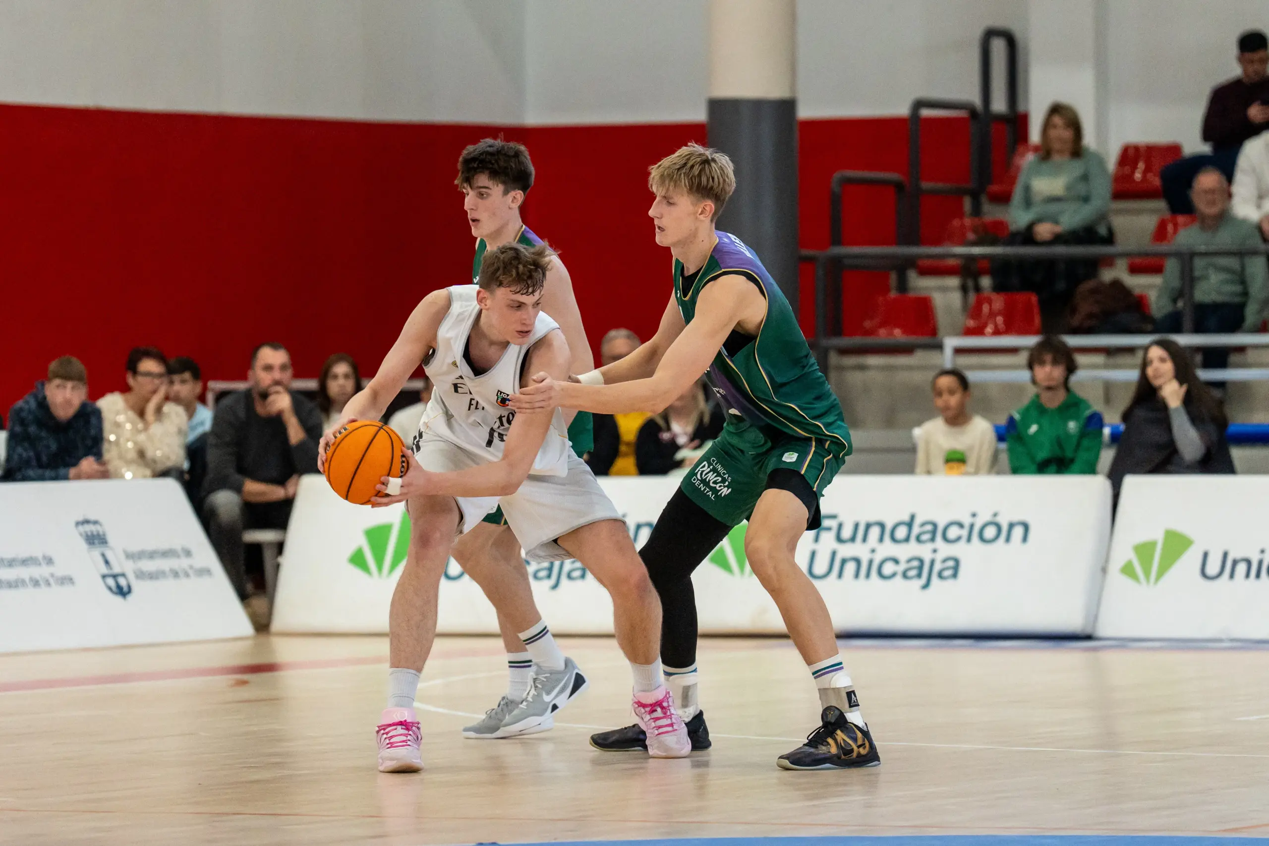 EL REAL MADRID DEMUESTRA SU SUPERIORIDAD ANTE EL UNICAJA ALHAURÍN DE LA TORRE