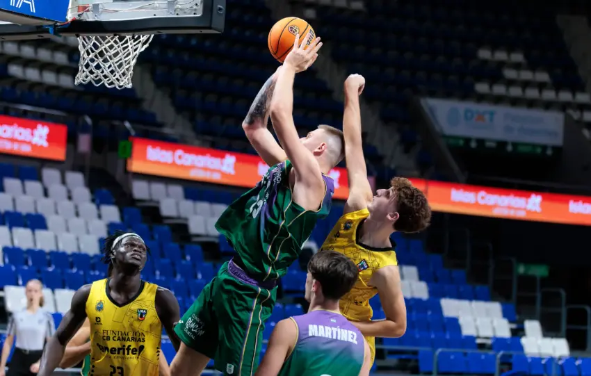 EL SUB 22 GANA EN TENERIFE Y APURA SUS OPCIONES DE SEGUIR EN EL GRUPO A