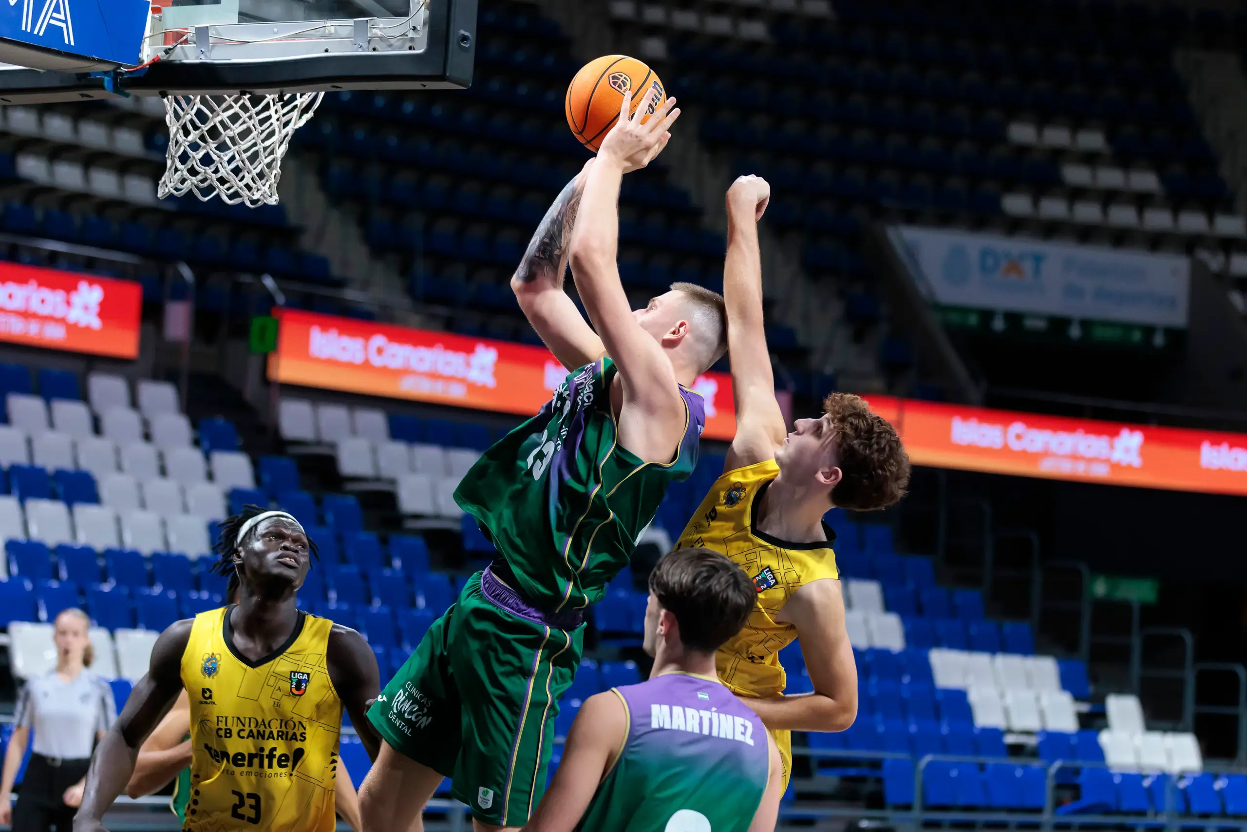 EL SUB 22 GANA EN TENERIFE Y APURA SUS OPCIONES DE SEGUIR EN EL GRUPO A