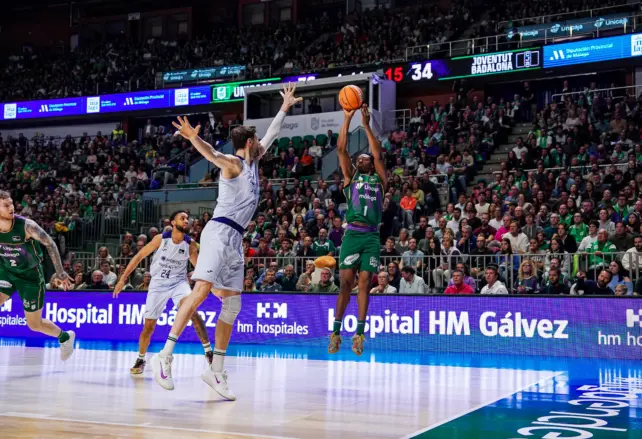 Revive el triunfo del Unicaja ante la Penya (105-83)