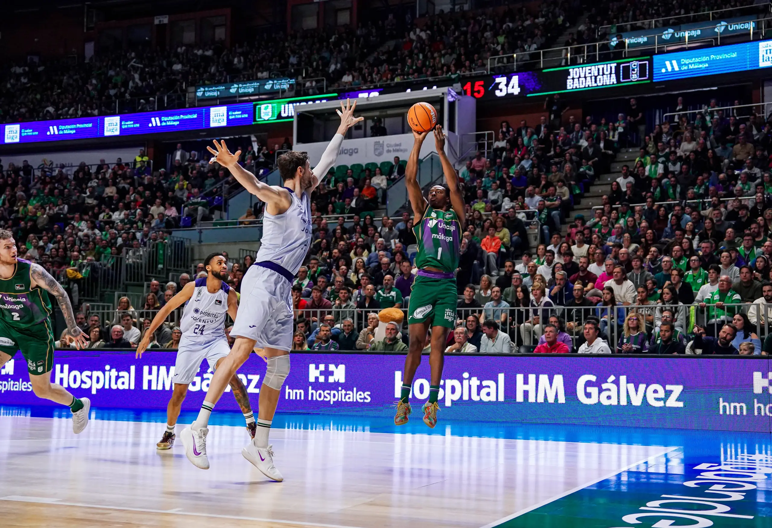 Revive el triunfo del Unicaja ante la Penya (105-83)