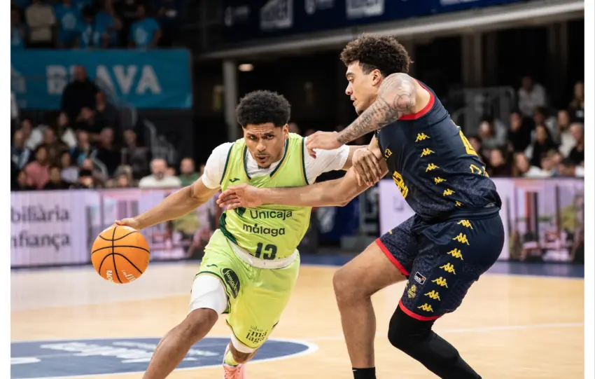 XAVIER CASTAÑEDA FIRMA POR EL MORABANC ANDORRA