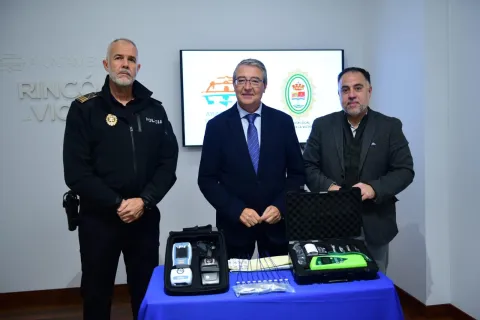 alcalde cjal y jefe policia local.jpeg