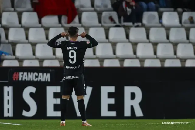 El Málaga CF volvió a remontar un partido fuera de casa por primera vez desde su regreso a Segunda