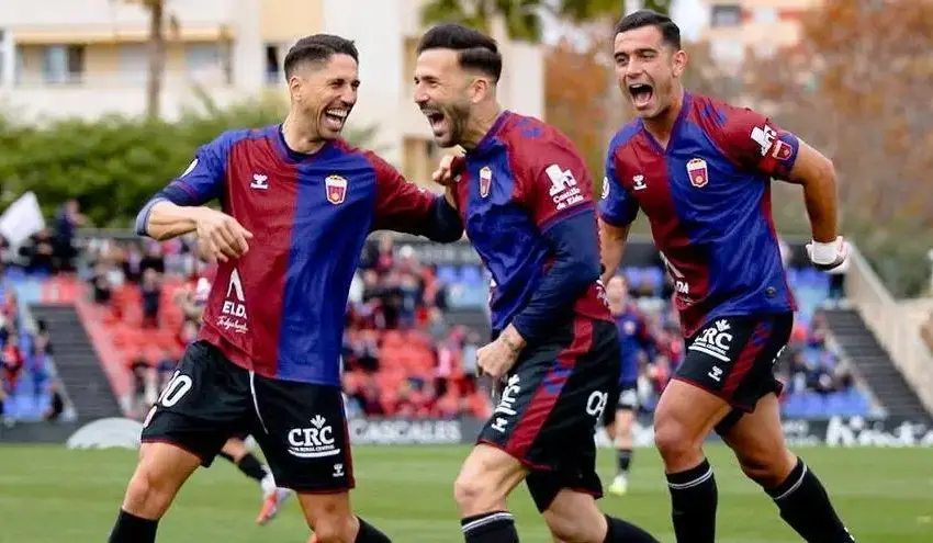 Dioni celebra su gol de penalti ante el Tarazona. | CD Eldense
