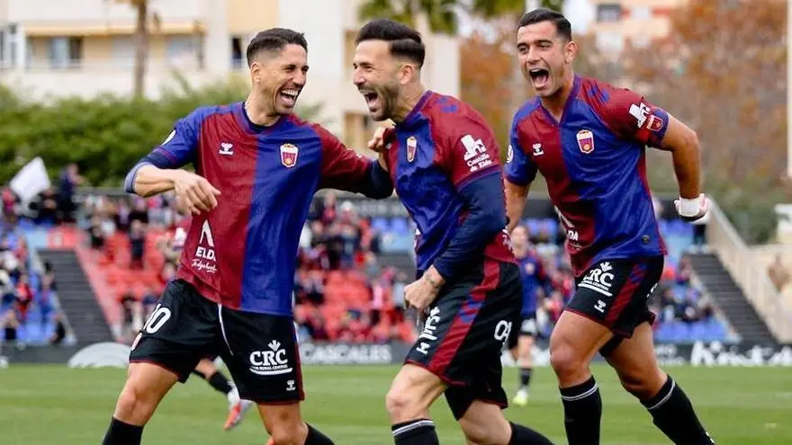 Dioni celebra su gol de penalti ante el Tarazona. | CD Eldense