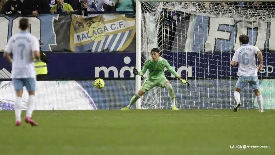 Fútbol 2 El feo gesto de Andrada que provocó la tangana en el Málaga - Zaragoza