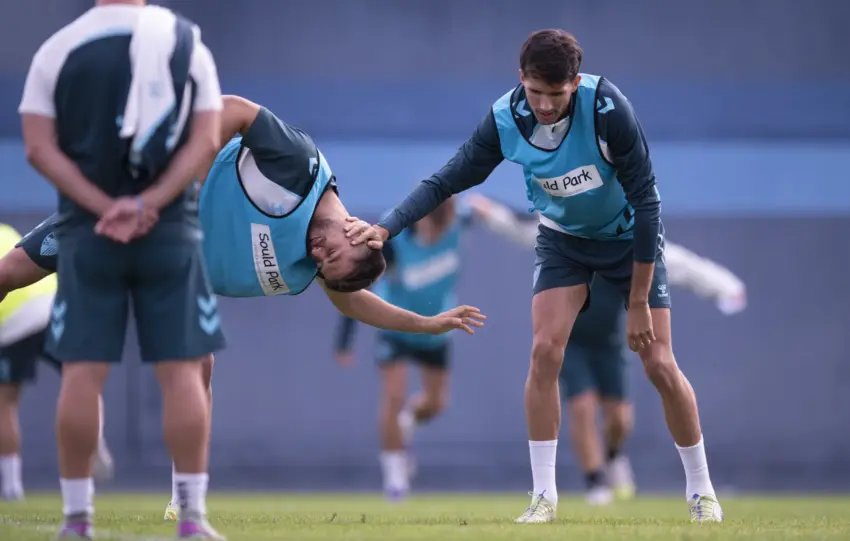 El primer entrenamiento de la semana del Málaga CF viene con la vuelta al verde Juanpe quien continúa con su proceso de recuperación. || Foto: Málaga CF