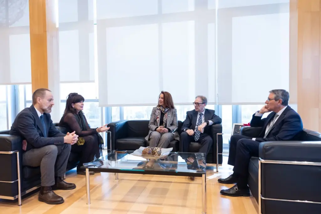 El presidente de la Diputación, Francisco Salado, recibe a Marc Simón, vicepresidente de la Fundación "la Caixa" 2 REUNIÓN LA CAIXA DIPUTACIÓN DE MÁLAGA 3