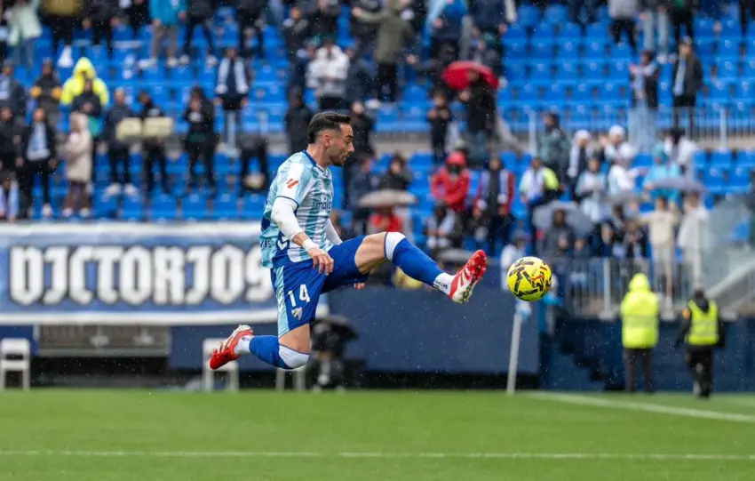 El Málaga pierde a Víctor García para Gijón y suma la posible duda de Ángel Recio