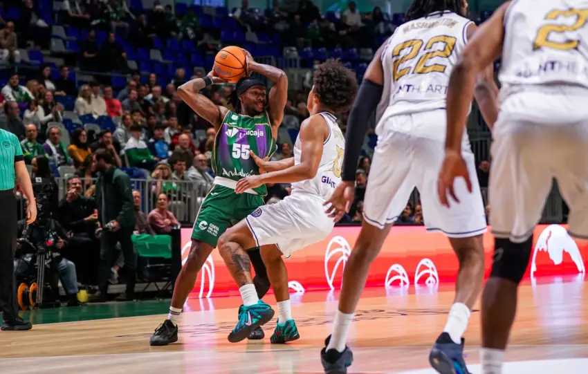 El Unicaja mantiene el marcador a su favor a pesar de bajar el ritmo