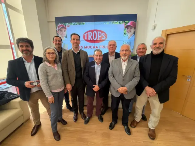 10 JUNTA RECTORA DE TROPS ESCUDO DE PLATA DE RADIO MARCA MALAGA 1