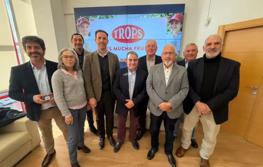 10 JUNTA RECTORA DE TROPS ESCUDO DE PLATA DE RADIO MARCA MALAGA 1