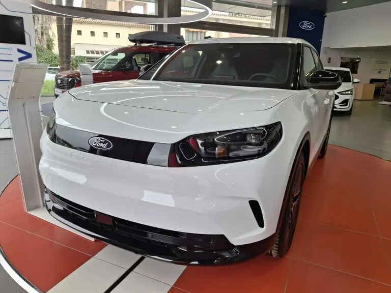 Ford Autovisa recibe a la Asociación Nena Paine: "Hemos recaudado 5.040 euros. Es muy gratificante colaborar con asociaciones así" 3 6