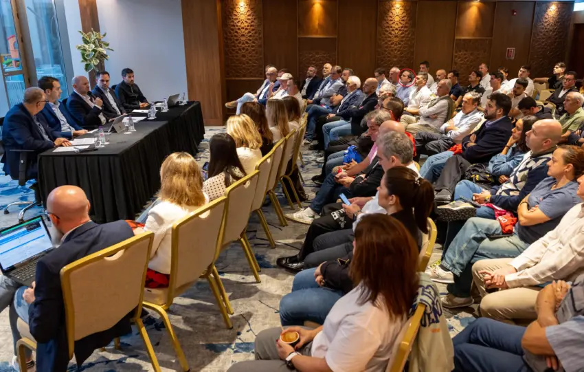 EL MÁLAGA CF SE CITA CON LOUZÁN EN ARABIA SAUDÍ