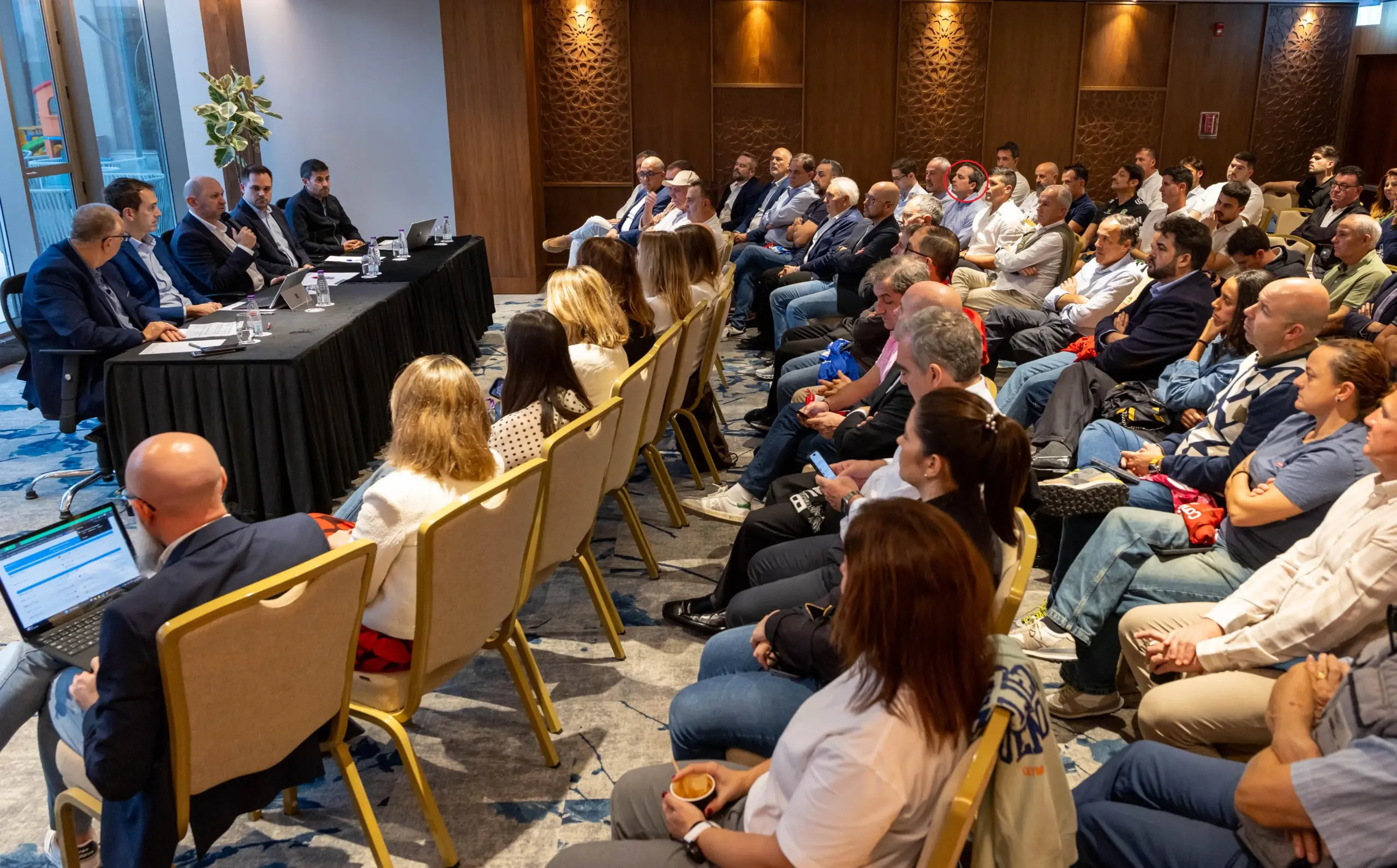 EL MÁLAGA CF SE CITA CON LOUZÁN EN ARABIA SAUDÍ