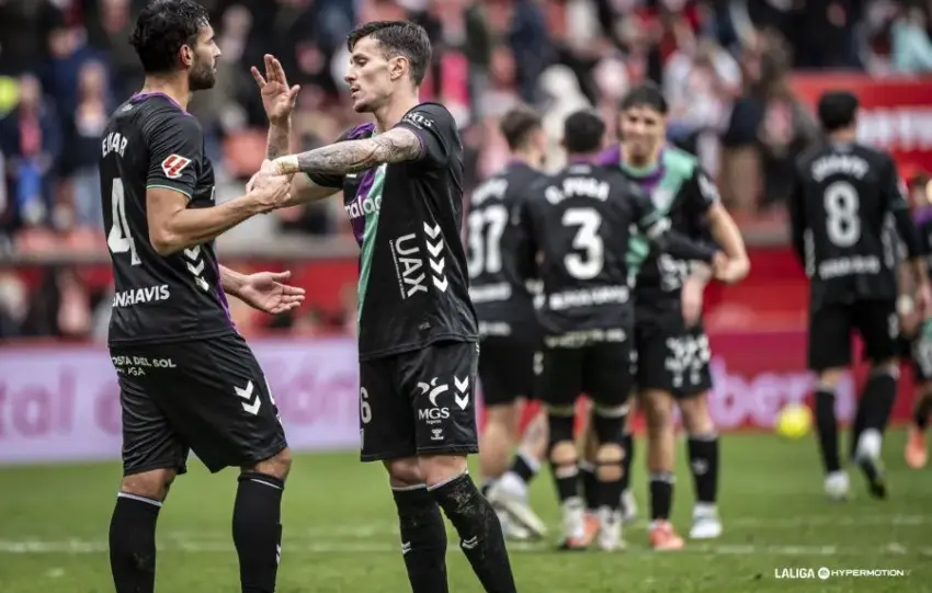 EL MÁLAGA CF SE QUEDA A SÓLO TRES PUNTOS DEL PLAYOFF