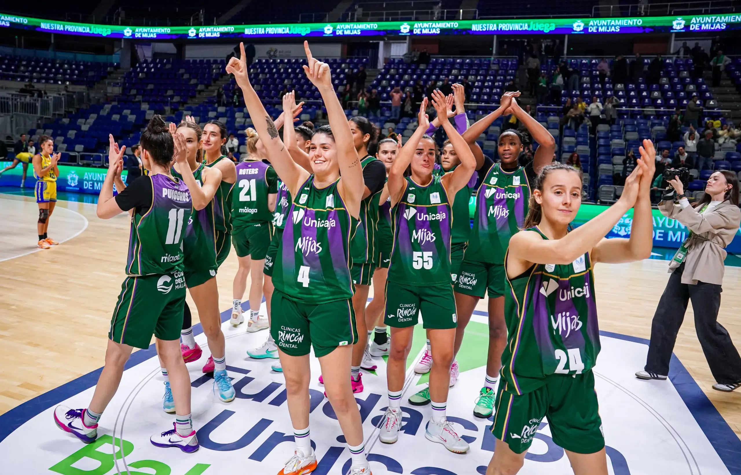 EL UNICAJA MIJAS SE DA UN FESTIN EN EL CARPENA