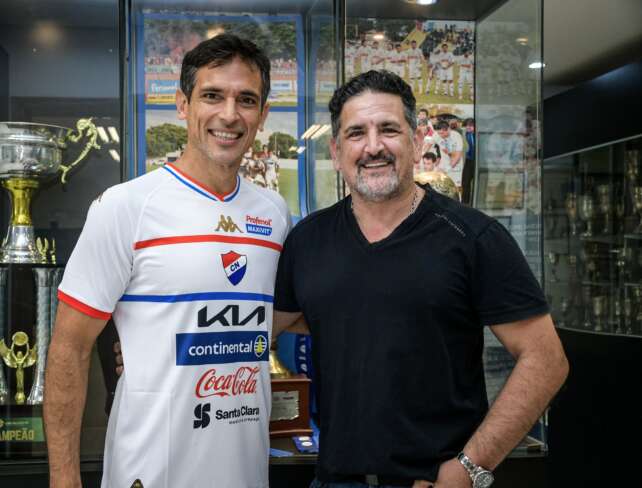 Roque Santa Cruz firma por un nuevo equipo... ¡a sus 44 años!