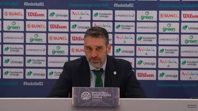 IBON NAVARRO SE MUERDE LA LENGUA DEL ARBITRAJE