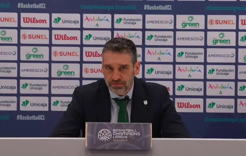 IBON NAVARRO SE MUERDE LA LENGUA DEL ARBITRAJE