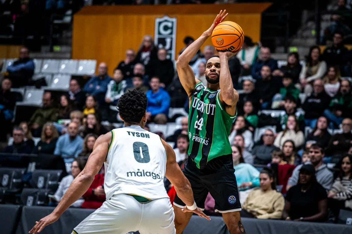 CRÓNICA || La Penya 'caza' al bicampeón y toma la iniciativa en el liderato de grupo