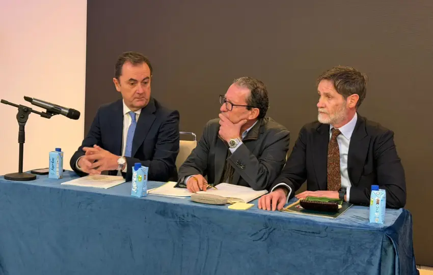 JOSÉ MARÍA MUÑOZ SE MUESTRA TRANQUILO Y NO DEJARÁ NINGUNO DE SUS CARGOS