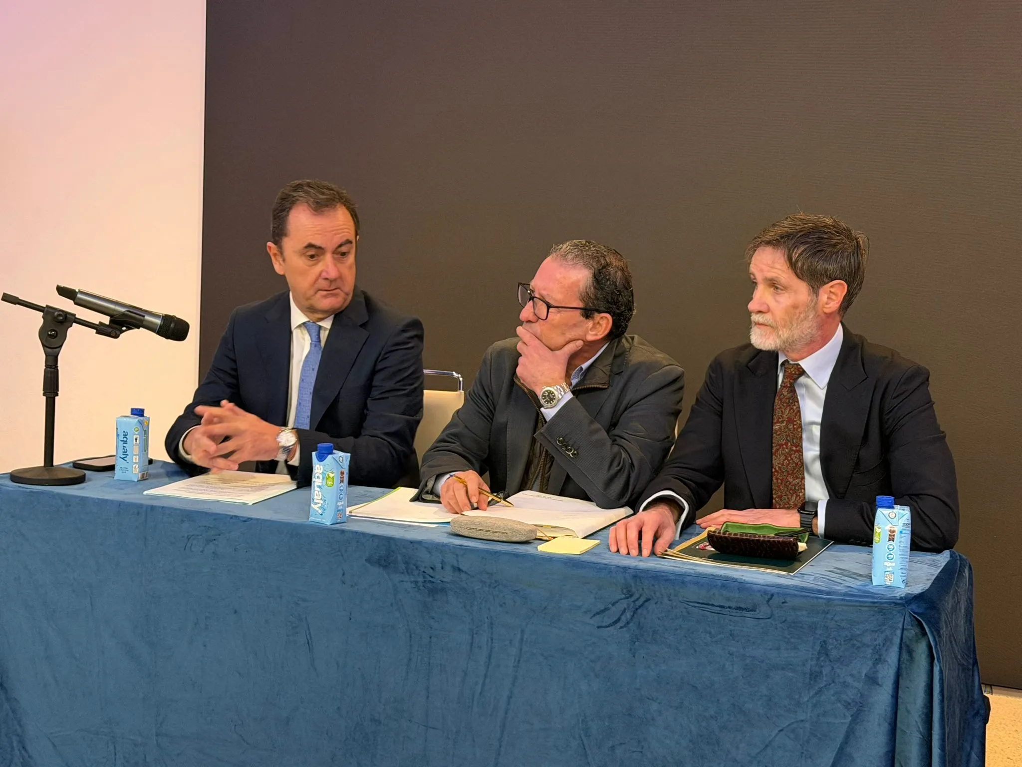 JOSÉ MARÍA MUÑOZ SE MUESTRA TRANQUILO Y NO DEJARÁ NINGUNO DE SUS CARGOS