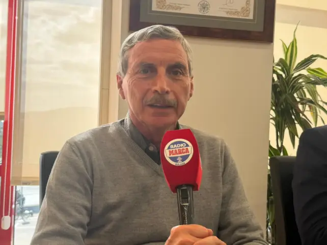 Enrique López, presidente del Club Atletismo Trops Cuevas de Nerja: "Lo defino como el deporte donde no sobra nadie, luchas contra tus propias limitaciones"