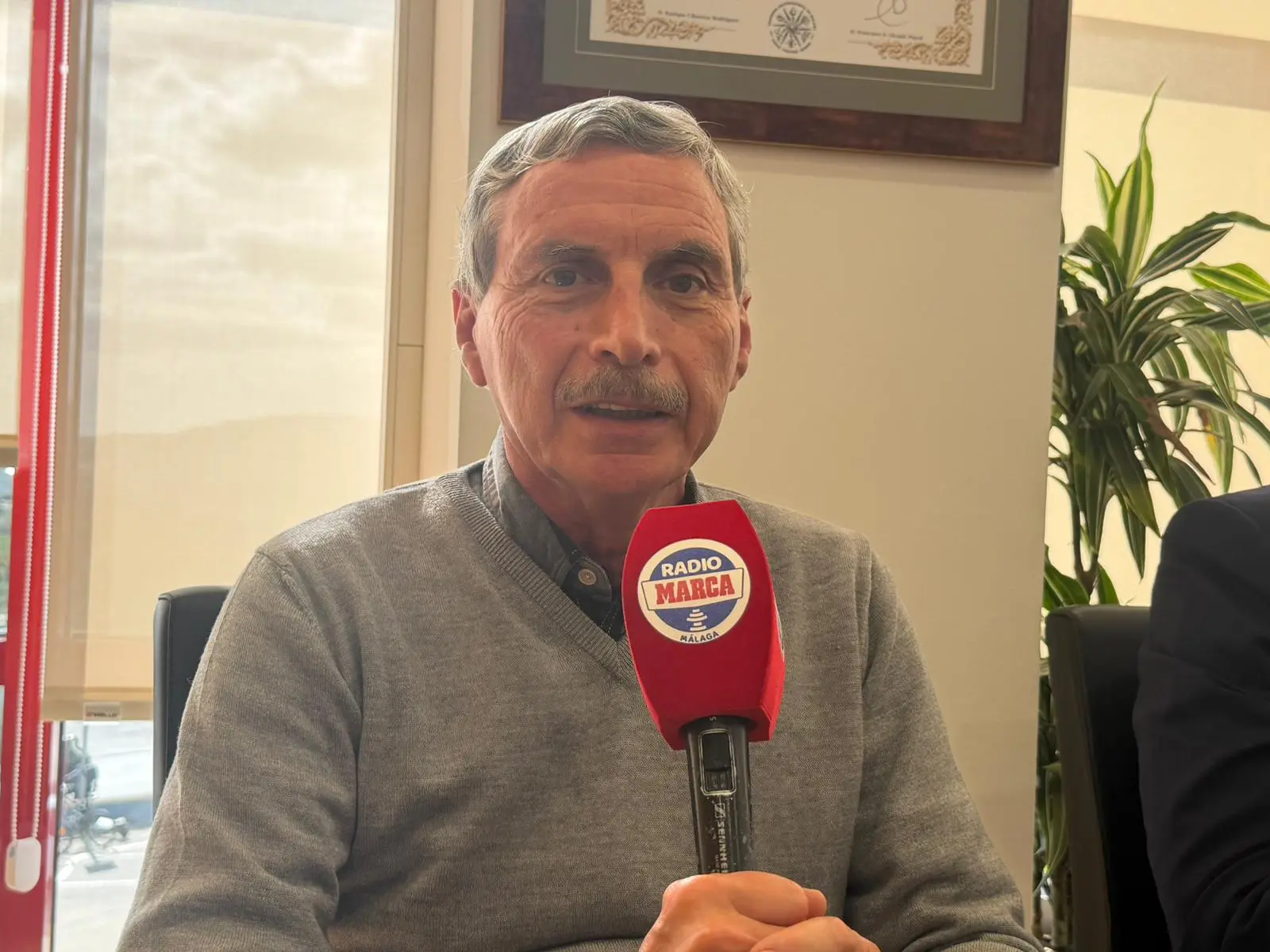 Enrique López, presidente del Club Atletismo Trops Cuevas de Nerja: "Lo defino como el deporte donde no sobra nadie, luchas contra tus propias limitaciones"