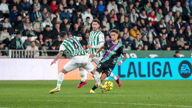 Larrubia conduce balon cordoba malaga cf