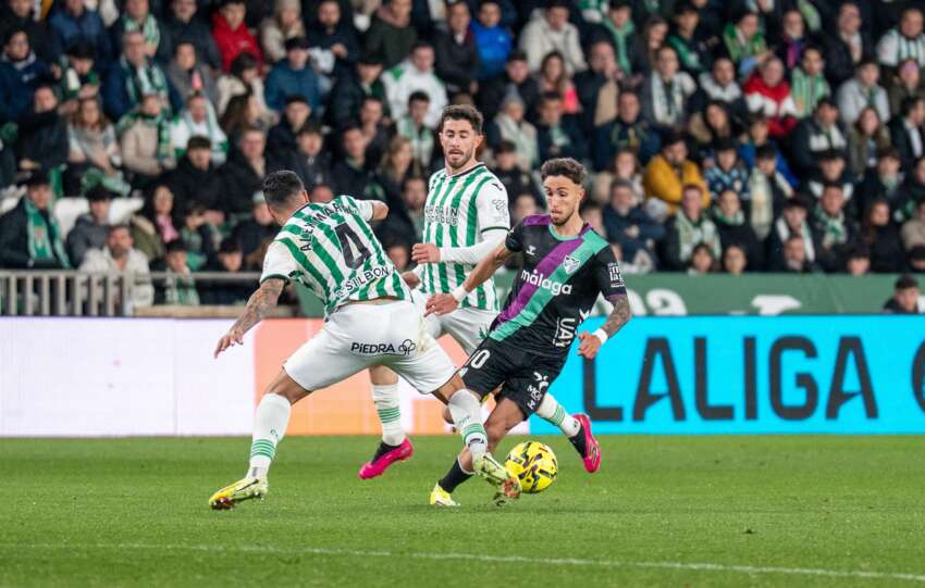 Larrubia conduce balon cordoba malaga cf