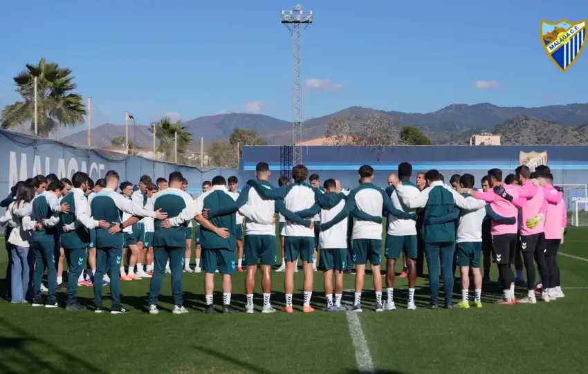MINUTO DE SILENCIO DEL MÁLAGA CF POR LA TRAGEDIA EN ADAMUZ