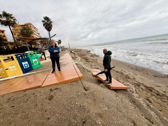 Mula y Sanchez comprueban los efectos de los temporales en las playas de la ciudad