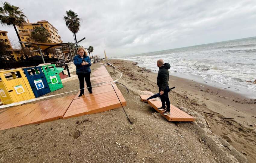 Mula y Sanchez comprueban los efectos de los temporales en las playas de la ciudad