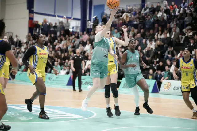 Victoria con reacción del CAB Estepona para sumar la quinta del curso