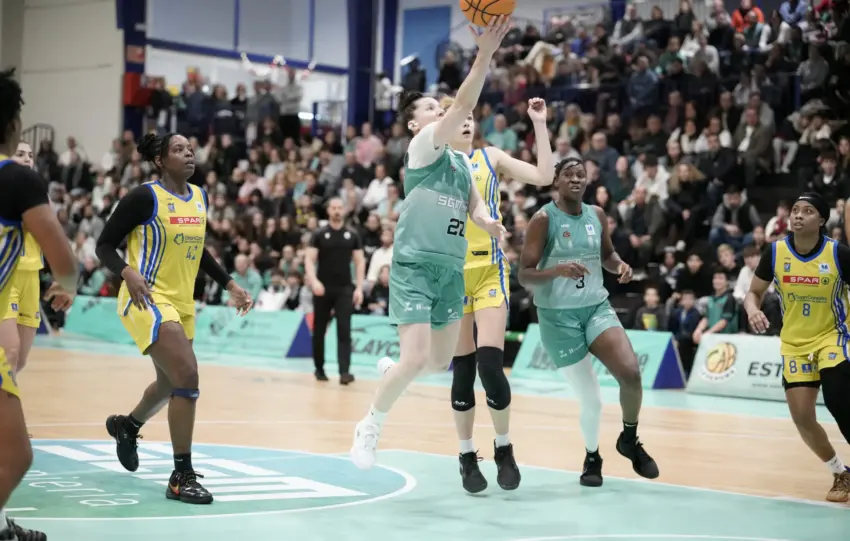 Victoria con reacción del CAB Estepona para sumar la quinta del curso