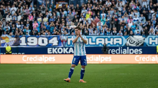 OVACION DE LA ROSALEDA A CHUPETE ANTE EL CEUTA