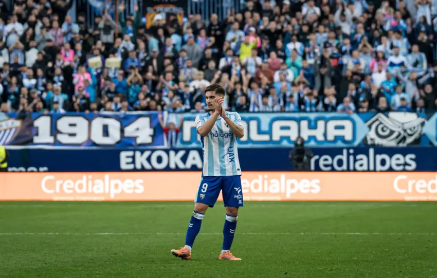 OVACION DE LA ROSALEDA A CHUPETE ANTE EL CEUTA